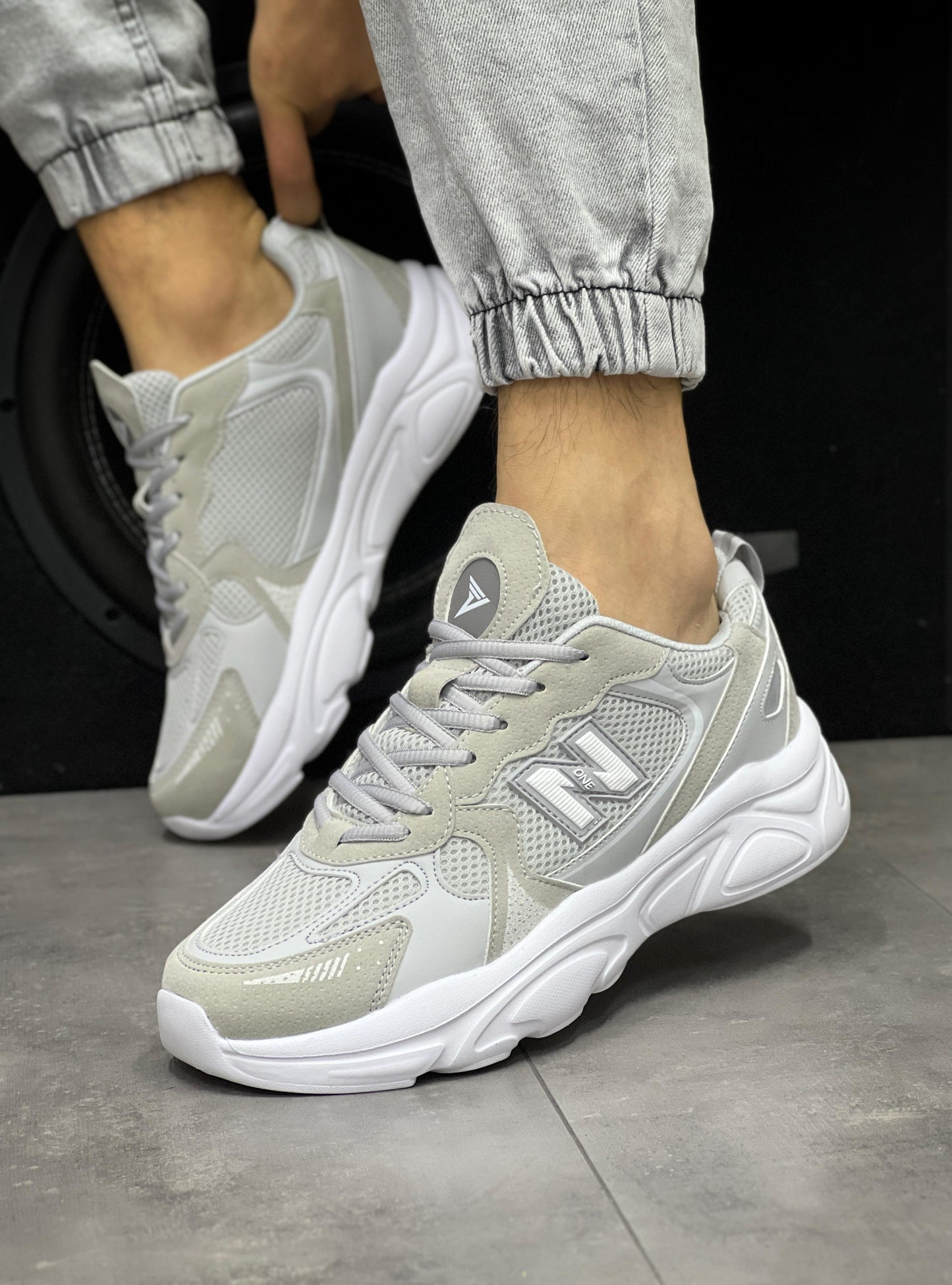 Boulder 1668 Baskets Confortable en Gris et Blanc  40-44